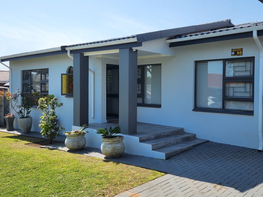 4 Bedroom Property for Sale in Bayview Western Cape